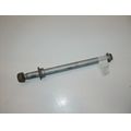 Hinterradsteckachse mit Mutter und Distanzstck<br>Zustand: Gebraucht ohne Mngel<br><br>Verwendbar fr: Honda NT 650 V Deauville, Typ: RC47, Modelljahr: von 01/1998 bis 12/2001