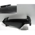 Tank-Attrappe / Luftfilterkasten-Verkleidung rechts, Pearl Saturn Red (R128PA)<br>Zustand: Gebraucht mit Mangel<br><br>Verwendbar fr: Honda GL 1200 Gold Wing Aspencade, Typ: SC14, Modelljahr: von 01/1984 bis 12/1987
