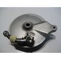 Bremstrommel-Einsatz / Bremsankerplatte mit Bremsarm<br>Zustand: Gebraucht mit Mangel<br><br>Verwendbar fr: Kawasaki VN 750, Typ: VN750A, Modelljahr: von 01/1985 bis 12/1995