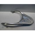 Gepcktrger / Soziushaltegriff<br>Zustand: Gebraucht ohne Mngel<br><br>Verwendbar fr: Suzuki UX 125 Sixteen, Typ: CN, Modelljahr: von 01/2008 bis 12/2013
