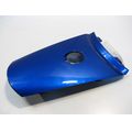 Sitzbankverkleidung Mitte hinten, blau<br>Zustand: Gebraucht ohne Mngel<br><br>Verwendbar fr: Suzuki UX 125 Sixteen, Typ: CN, Modelljahr: von 01/2008 bis 12/2013