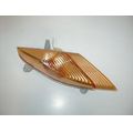 Blinker vorne rechts, gelb<br>Zustand: Gebraucht mit Mangel<br><br>Verwendbar fr: Suzuki AN 400 Burgman, Typ: WVBW, Modelljahr: von 01/2003 bis 12/2006