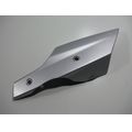 Bugverkleidung / Motorverkleidung links, silbern<br>Zustand: Gebraucht ohne Mngel<br><br>Verwendbar fr: Triumph Street Triple 675 Rx, Typ: L67LR, Modelljahr: von 01/2015 bis 12/2017