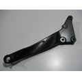 Auspuffendtopf-Halter links<br>Zustand: Gebraucht ohne Mngel<br><br>Verwendbar fr: Triumph Thunderbird Storm 1700 ABS, Typ: B16BA, Modelljahr: von 01/2011 bis 12/2018